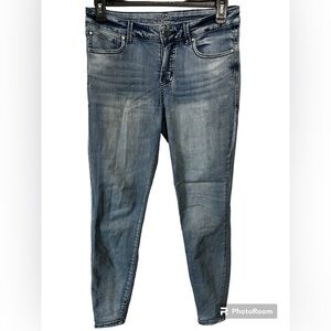 Maurice’s size 8 Everflex Skinny Jeans